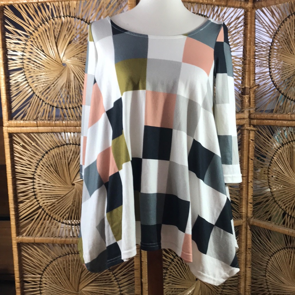 Size S, God Shield block pattern flowing top.